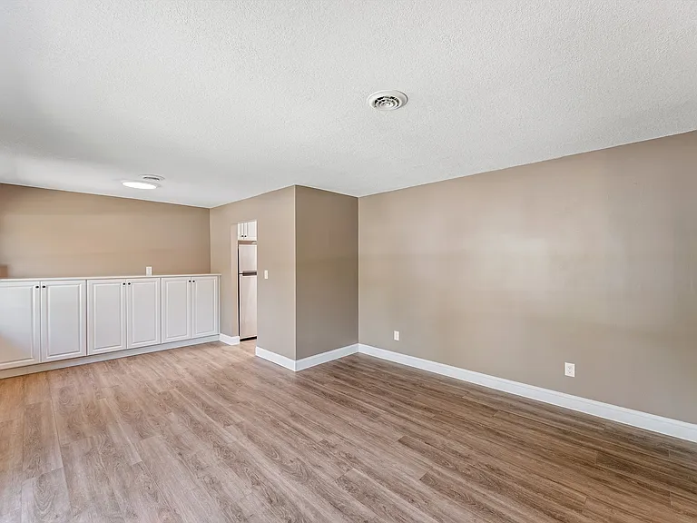 105 Meadowlark Dr — Photo 7