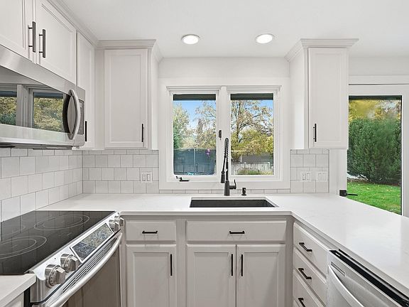 5th image of 415 S Alpine Dr