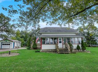 38347 Delafield Rd, Oconomowoc, WI 53066