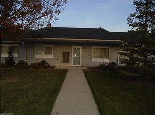27069 Oakwood Cir #W-106, Olmsted Township, OH 44138