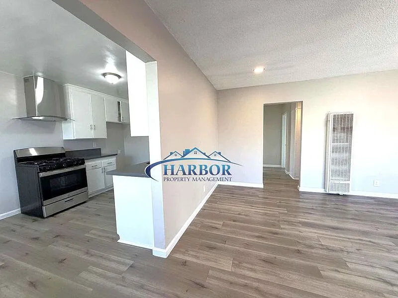 2 bed, 1.0 bath, $2,225 — Photo 4