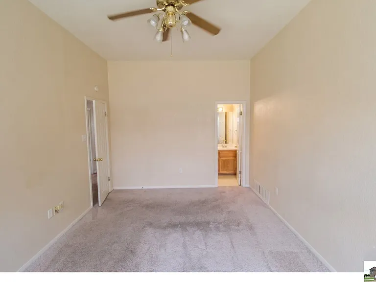 1506 Creek St — Photo 118