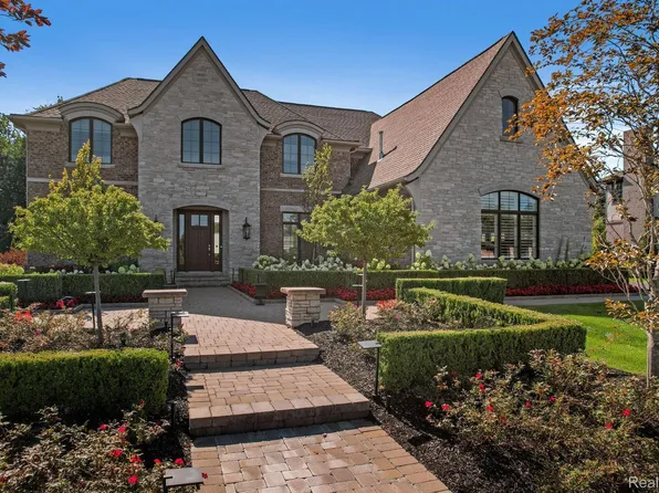 3242 Baron Dr, Bloomfield Hills, MI 48302