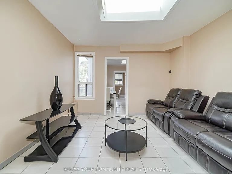 1378 Danforth Ave S #1 — Photo 24