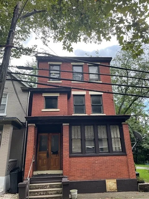 39 Kenmore Ave photo 1