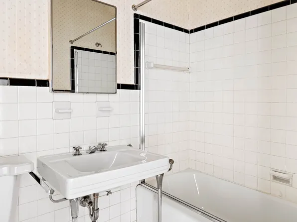 157 East 75th Street 2E image 14 of 14