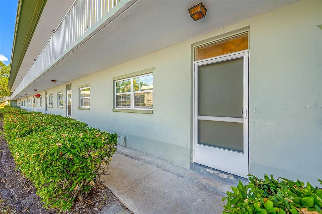 2 bed, 2.0 bath, 855 sqft, $2,100 — Photo 1