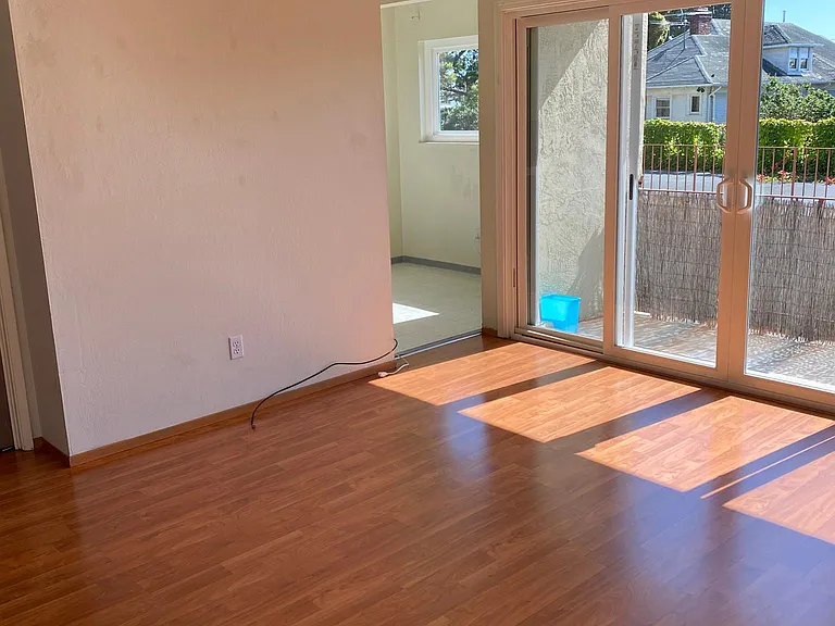 1528 Oxford St #3 — Photo 13