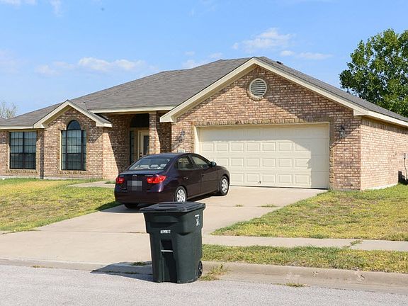 3rd image of 10104 Diana Dr