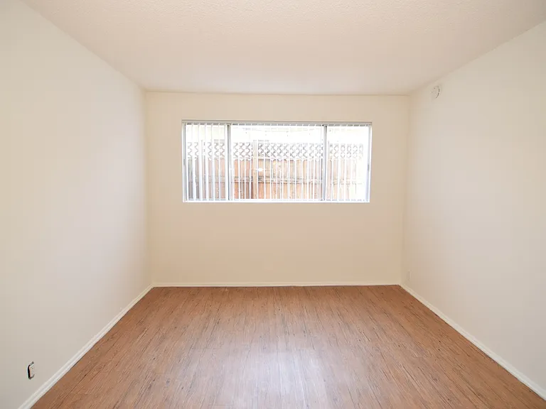311 S Primrose Ave — Photo 8