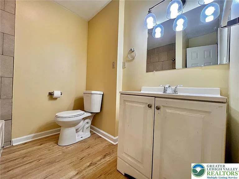 2404 Northwood Ave — Photo 13