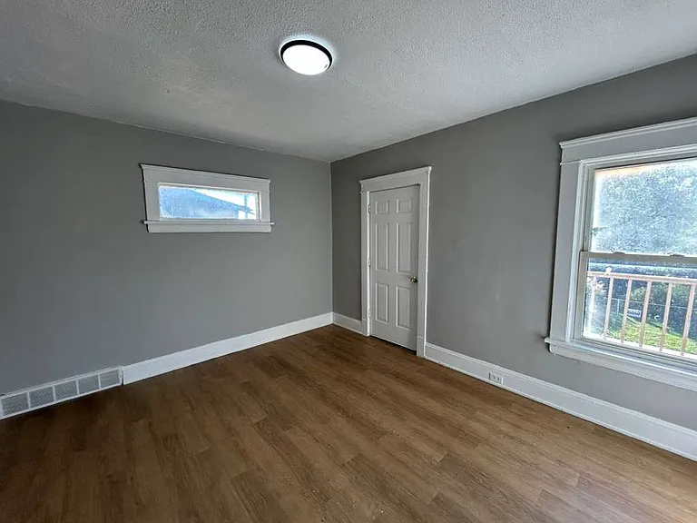 1093 E 147th St #2 — Photo 9