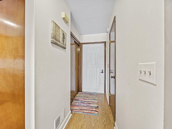 4th image of 3234 Parkview Cir