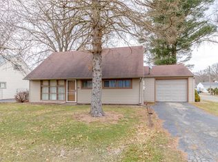 297 Jacobs Rd, Hubbard, OH 44425