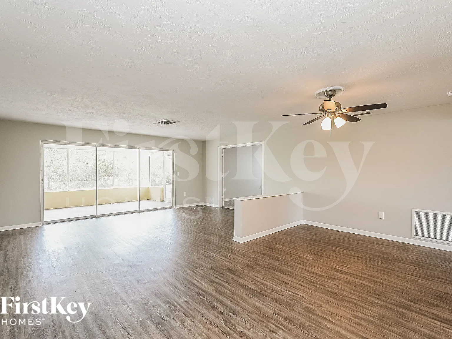 3 bed, 2.0 bath, 1456 sqft, $2,325 — Photo 3