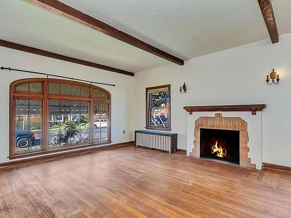 4th image of 211 Cleveland St