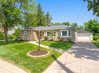 300 E 15th St, Kaukauna, WI 54130
