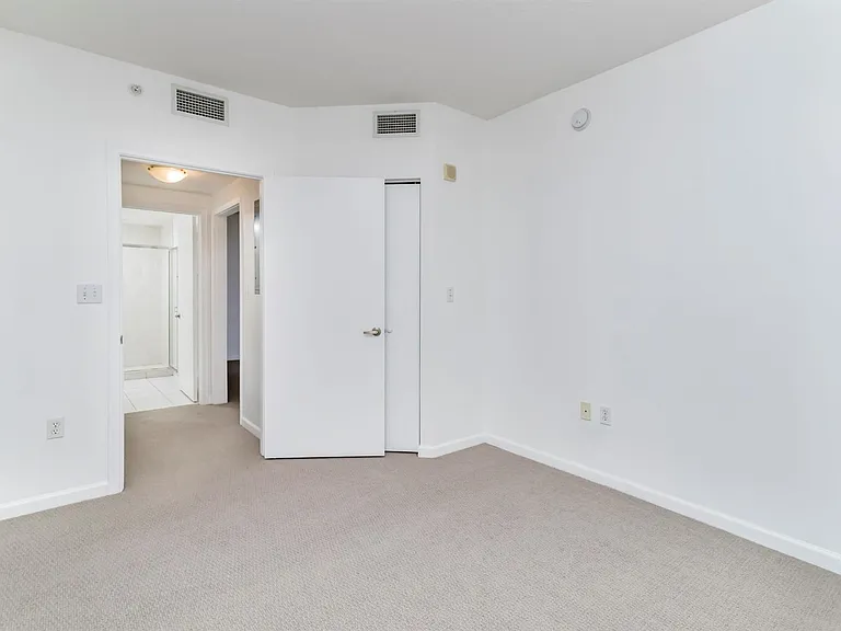 18800 NE 29th Ave #923 — Photo 17