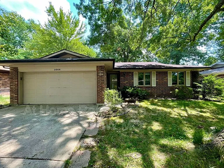 1444 S Gelven Ave — Photo 1