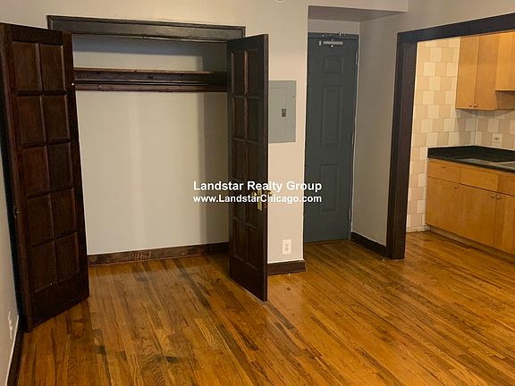 3rd image of 846 W Montrose Ave APT 207