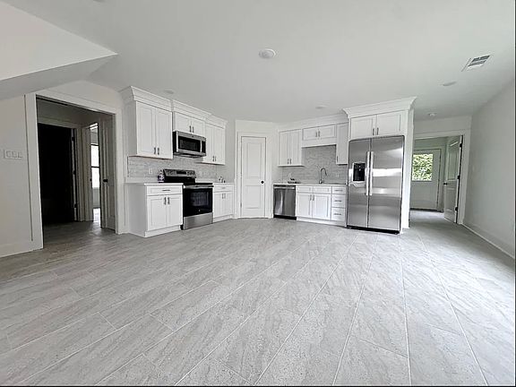 5th image of 240 Wolf Den Ln