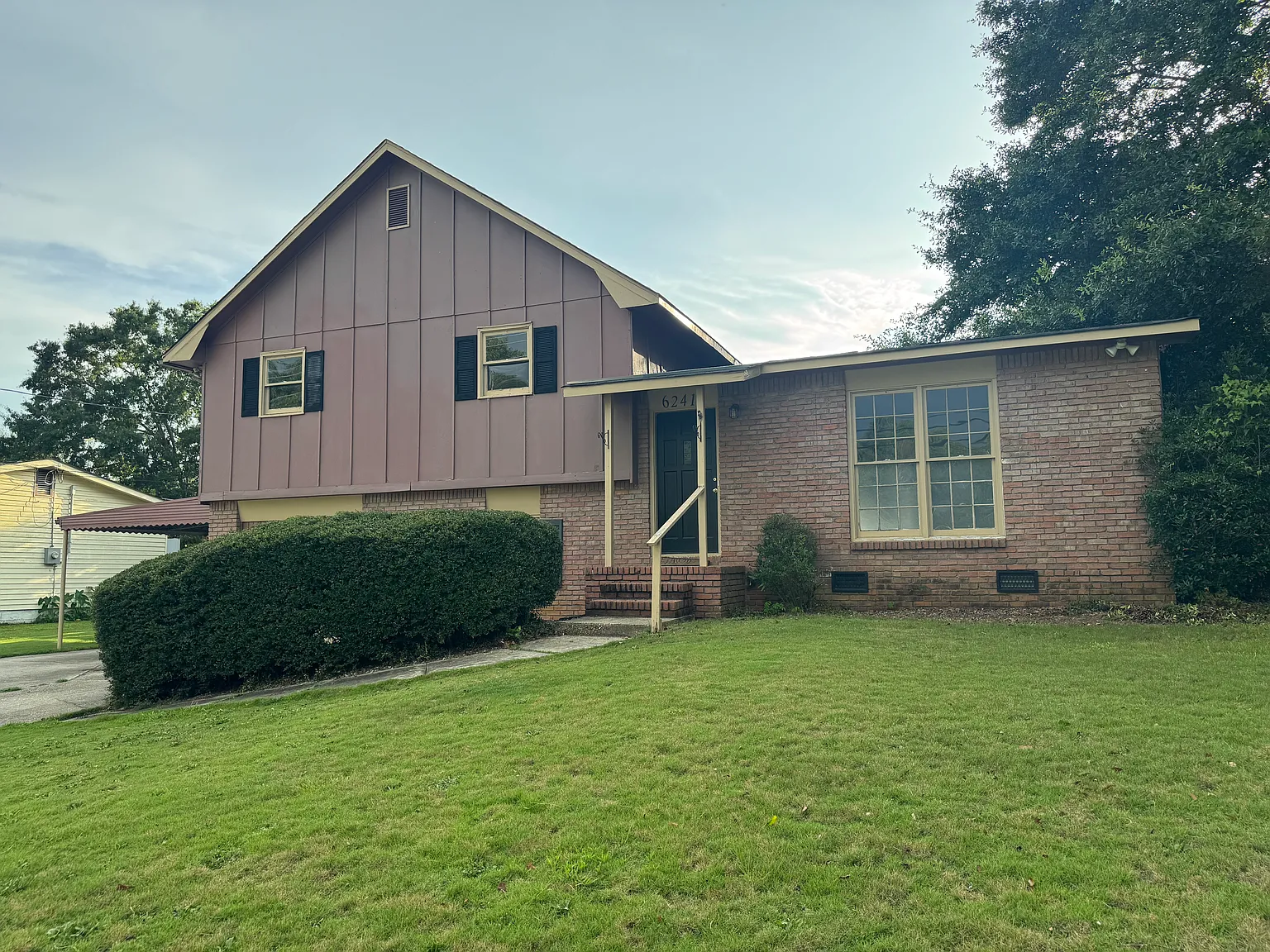 4 bed, 1.5 bath, 1778 sqft, $1,895 — Photo 1