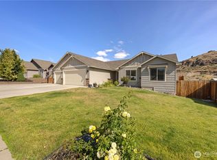 1015 Sunny Brooke Ln, Chelan, WA 98816