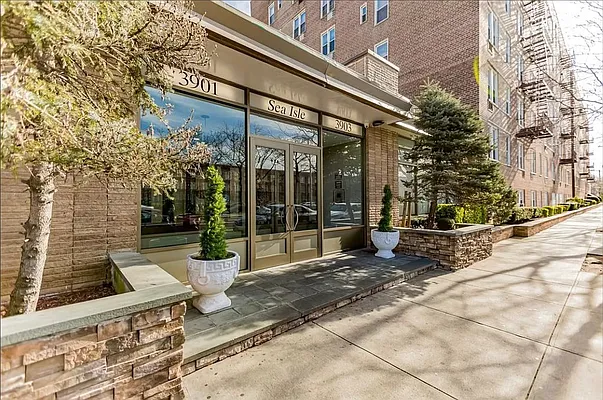 Sold by Top Nest Inc. | media 1