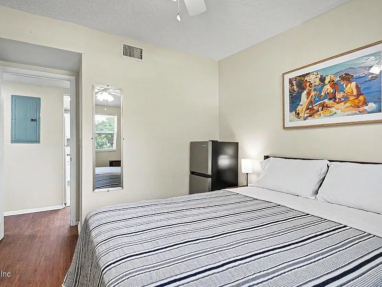 2909 Lauderdale Dr E #F-2 — Photo 6