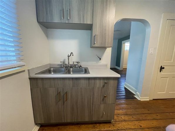 421 Edith Blvd SE APT 4