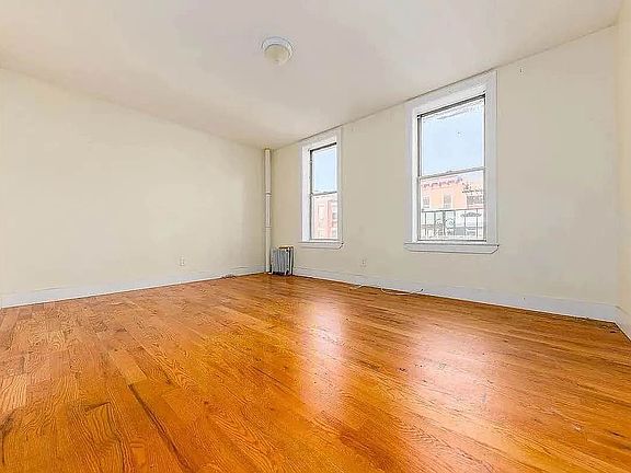 2nd image of 669 Hancock St #4E