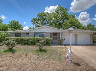 1424 Oak Grove Rd, Fort Worth, TX 76134