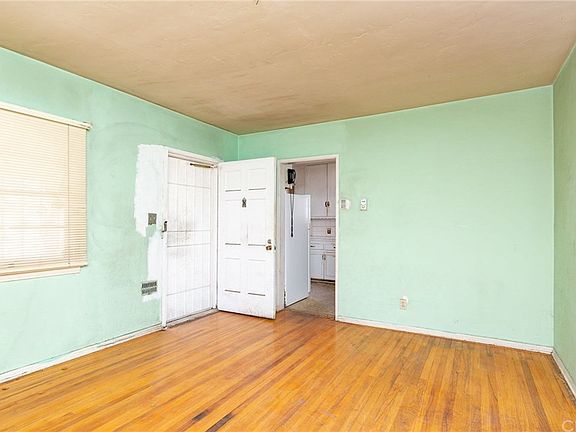 3rd image of 3622 W 111th Pl