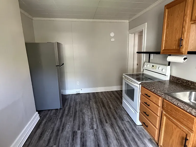 210 S McKean St #B — Photo 2