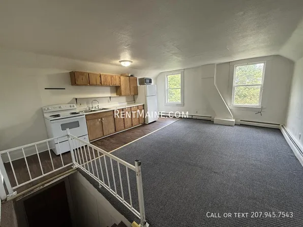 8 Commercial St, Winterport, ME