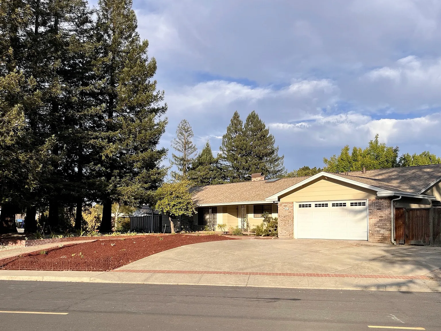 6 bed, 2733 sqft, $6,300 — Photo 1