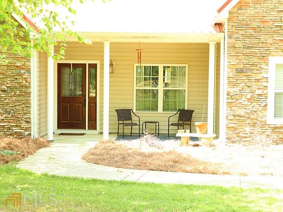 5th image of 93 Sapphire Dr