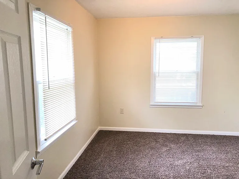 528 N Grandview St — Photo 12