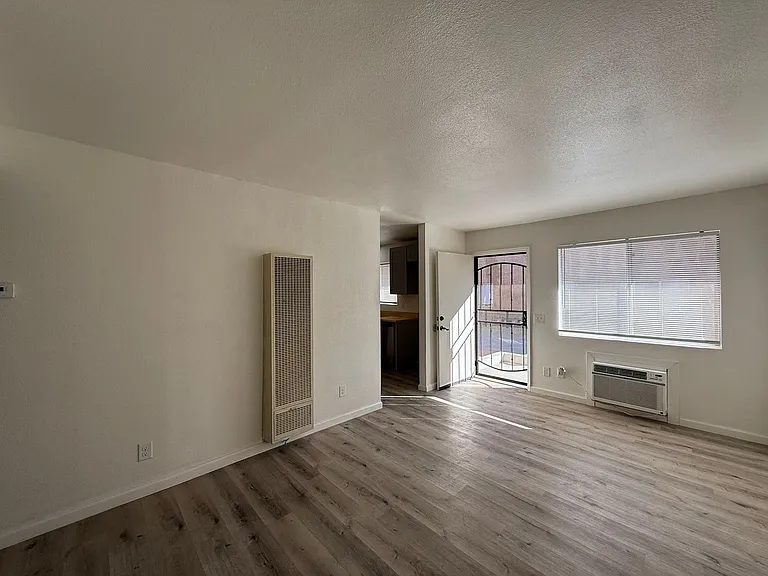 524 E Avenue Q12 #3 — Photo 4