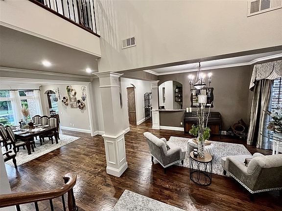 5th image of 31 Pecan Grove Cir