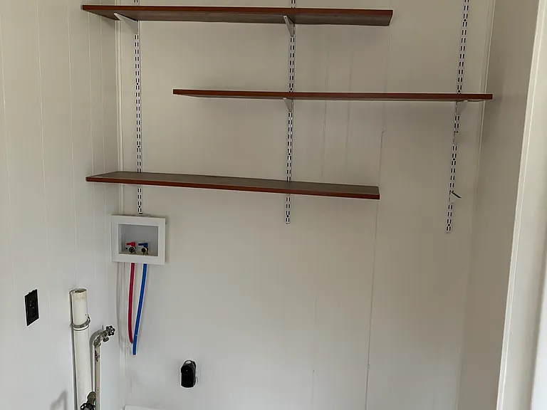 Washer/ Dryer hookups