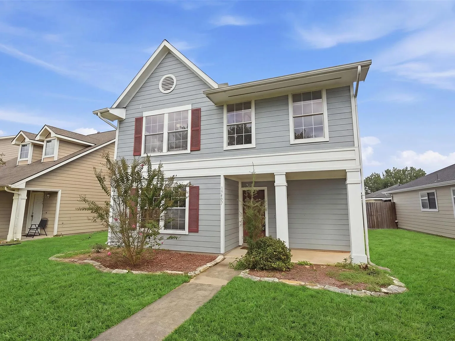 5 bed, 3.5 bath, 2268 sqft, $2,650 — Photo 2