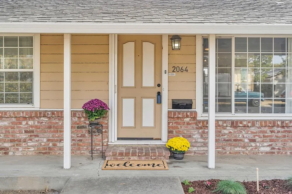2064 Joan Way photo 1