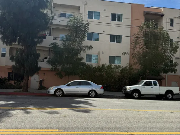 21514 Saticoy St #303, Canoga Park, CA 91304