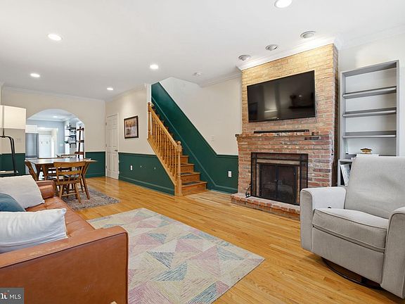 2nd image of 2113 Bank St