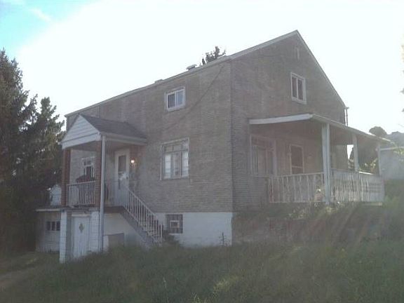 SIDE FRONT PATIO VIEW