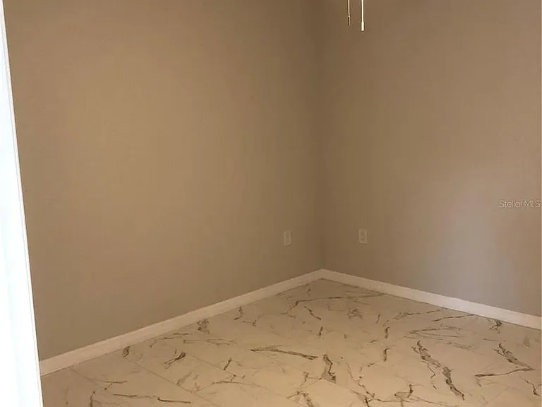 345 Parkland Ave — Photo 12