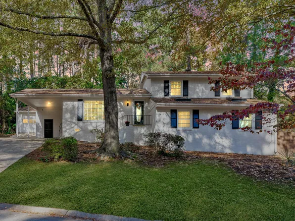 1110 Sturdivant Dr, Cary, NC 27511