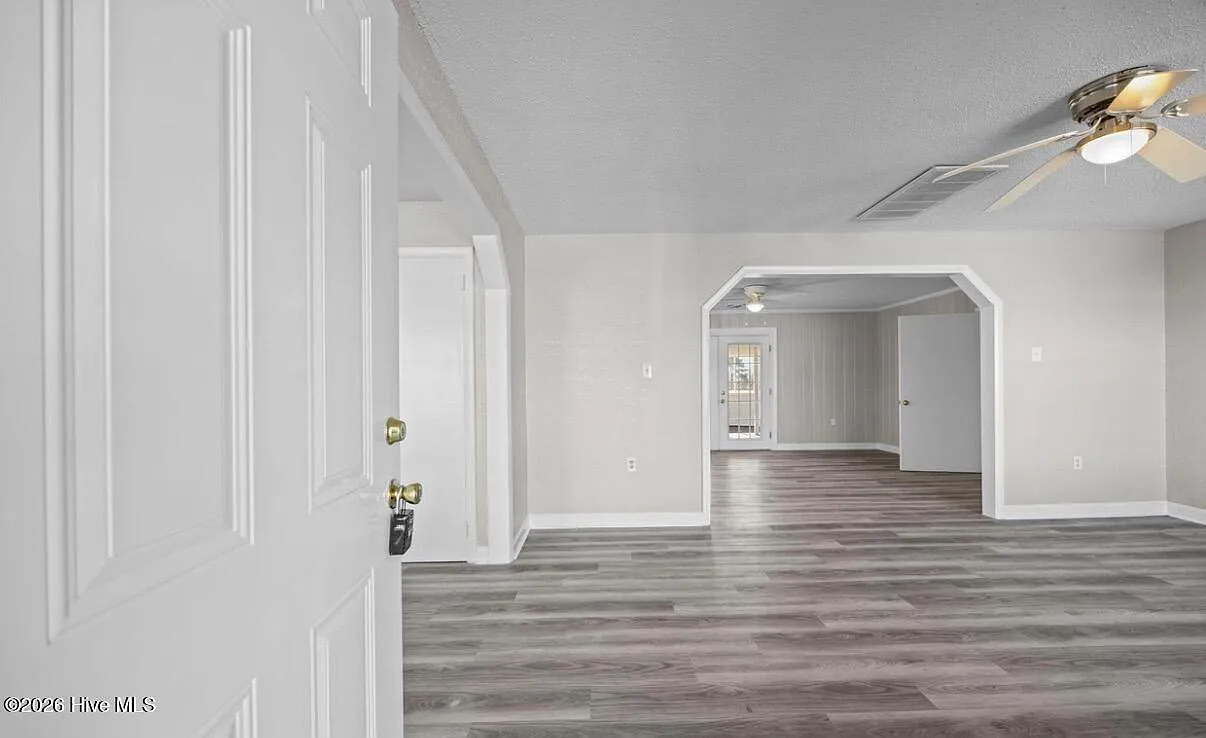 4 bed, 2.5 bath, $2,300 — Photo 2