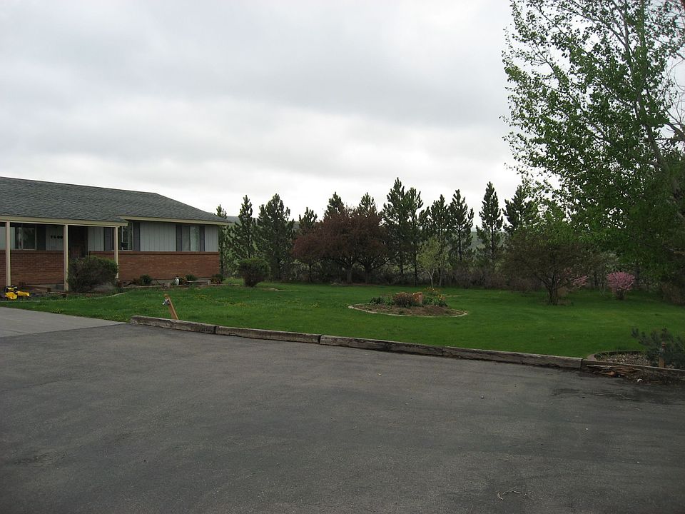 Front of house and driveway - black top from road with pavement into garage 